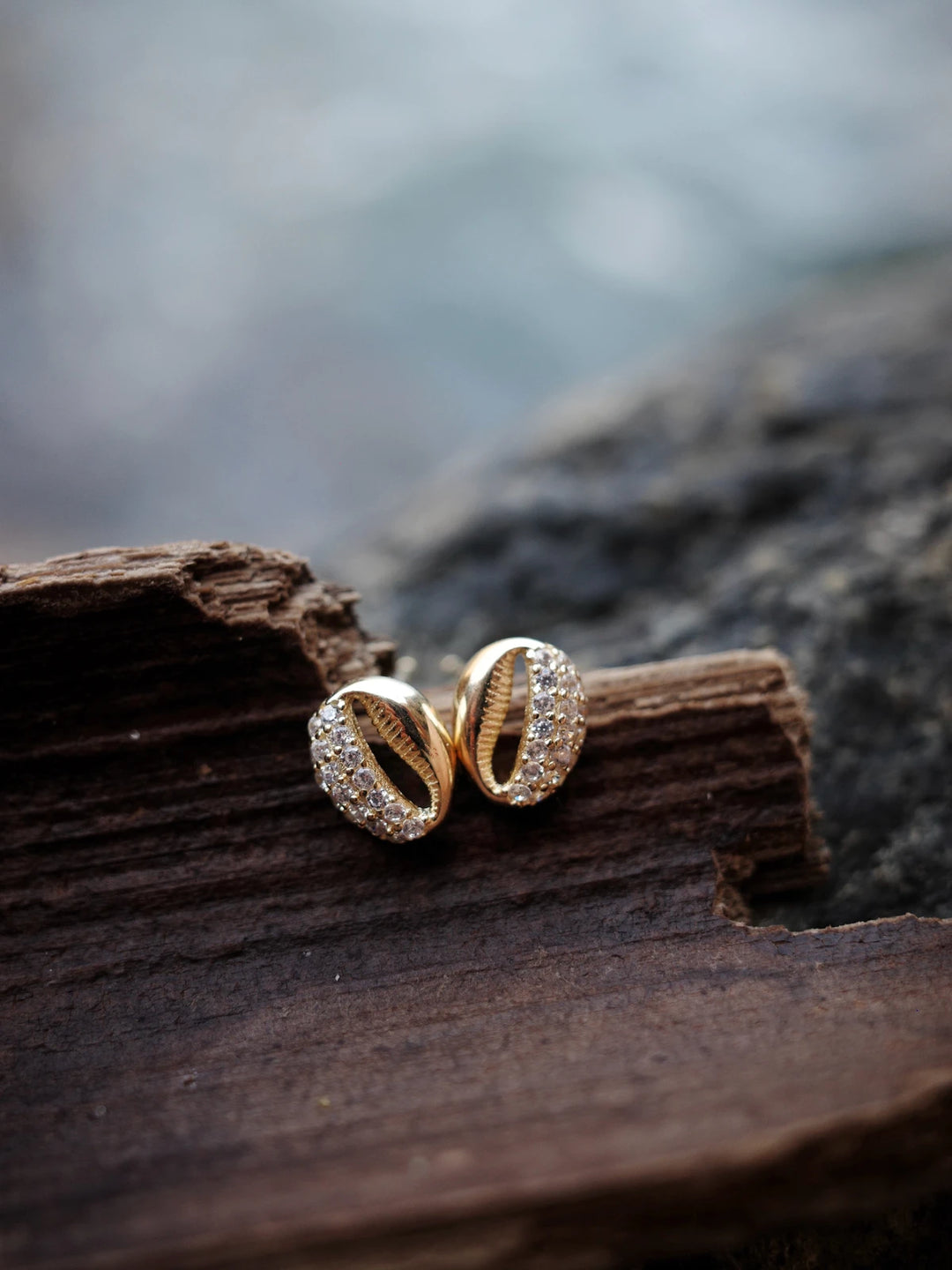 Eternal Tides – Radiant Conch studs