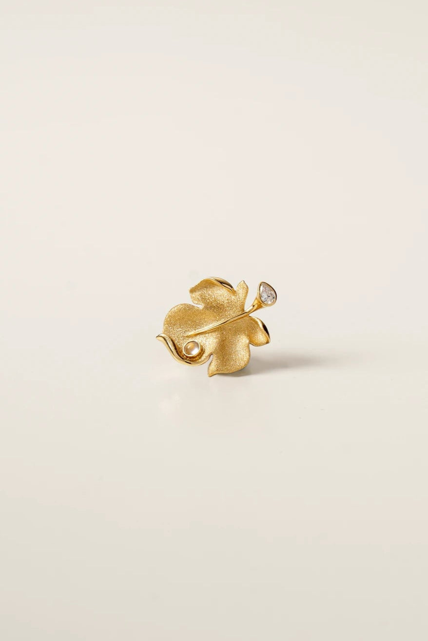 Golden Radiance Leaf Pendant